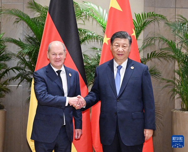 习近平会见德国总理朔尔茨1_缩小大小.jpg
