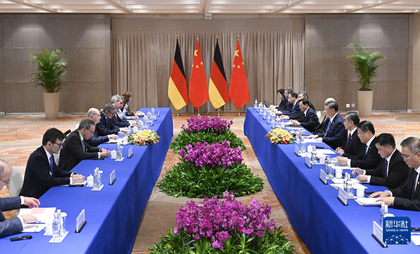 习近平会见德国总理朔尔茨2_缩小大小.jpeg