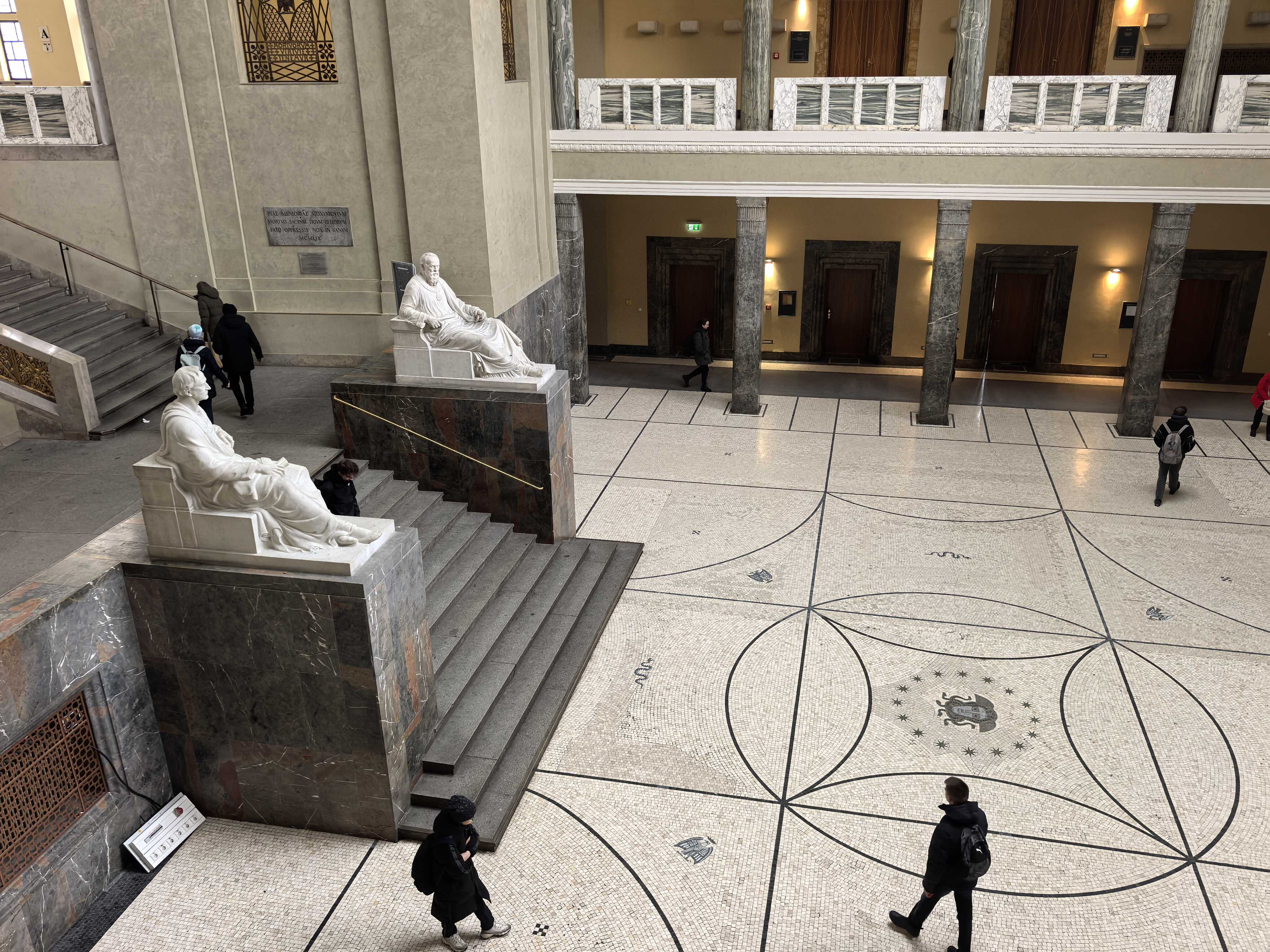LMU hauptsaal.jpg